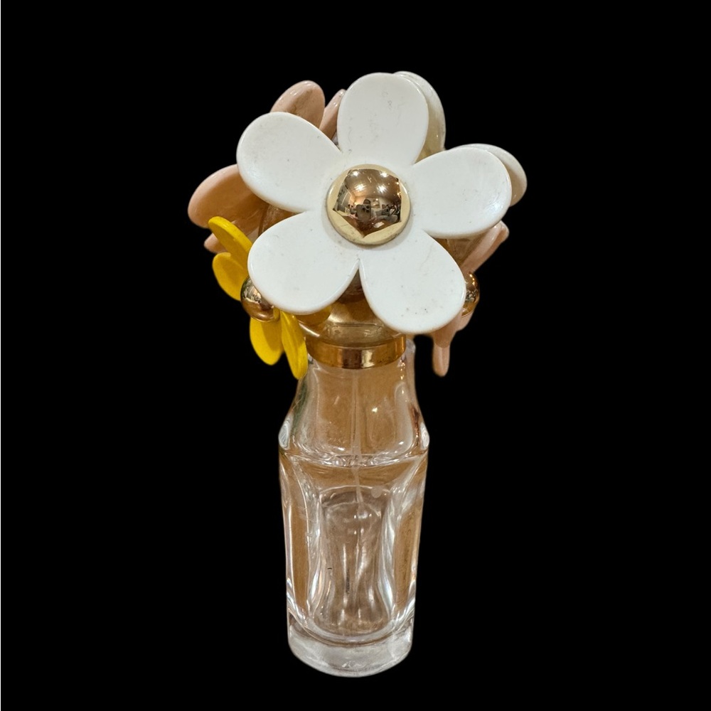 Empty Marc Jacobs Daisy Perfume with Cream and Yellow Floral Cap - Picture 3 of 7